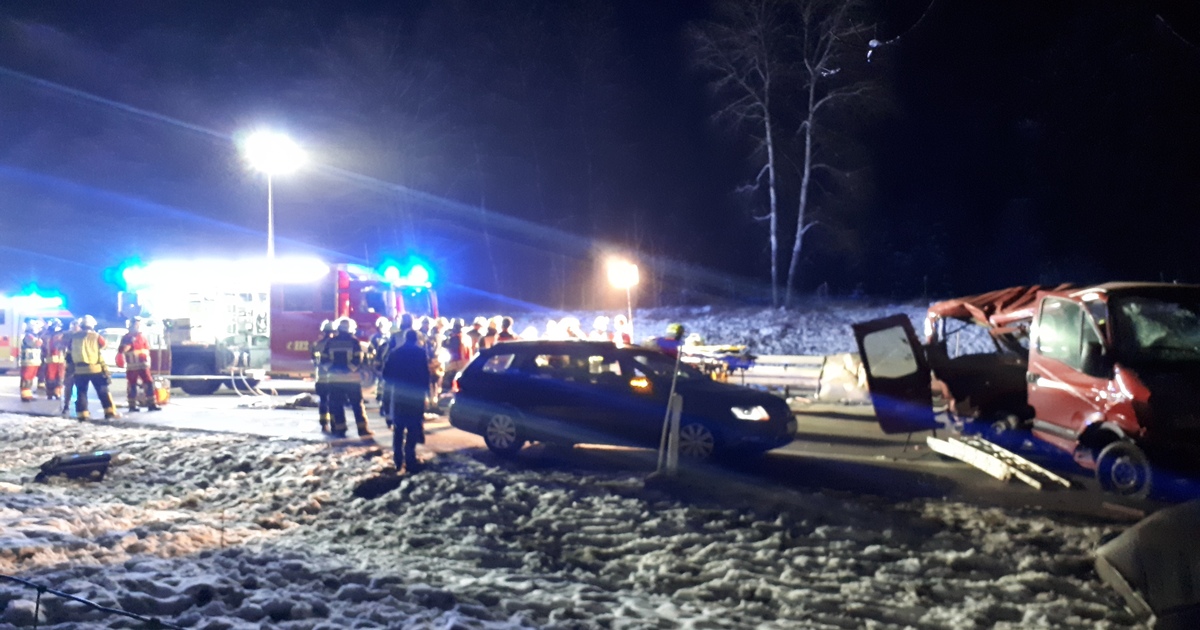 Toter Nach Unfall Auf A 93 Bei Elsendorf Update