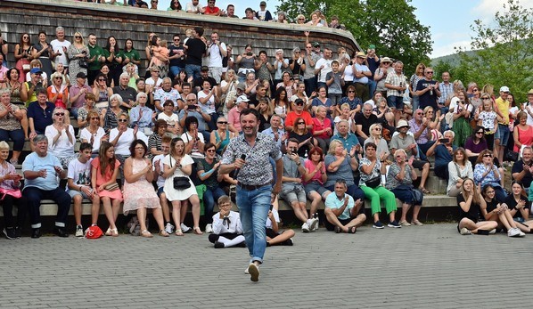 © Bürgermeister Markus Hofmann bringt wieder Schlager auf die Bühne; Bild: Stadt Bad Kötzting