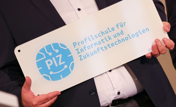 © StMUK_Prädikatsverleihung Profilschule für Informatik und Zukunftstechnologie